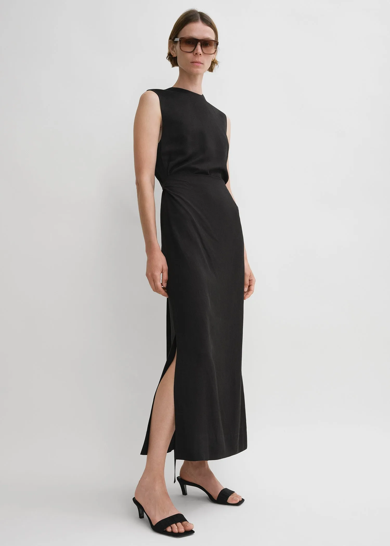 Fluid tie-waist dress black