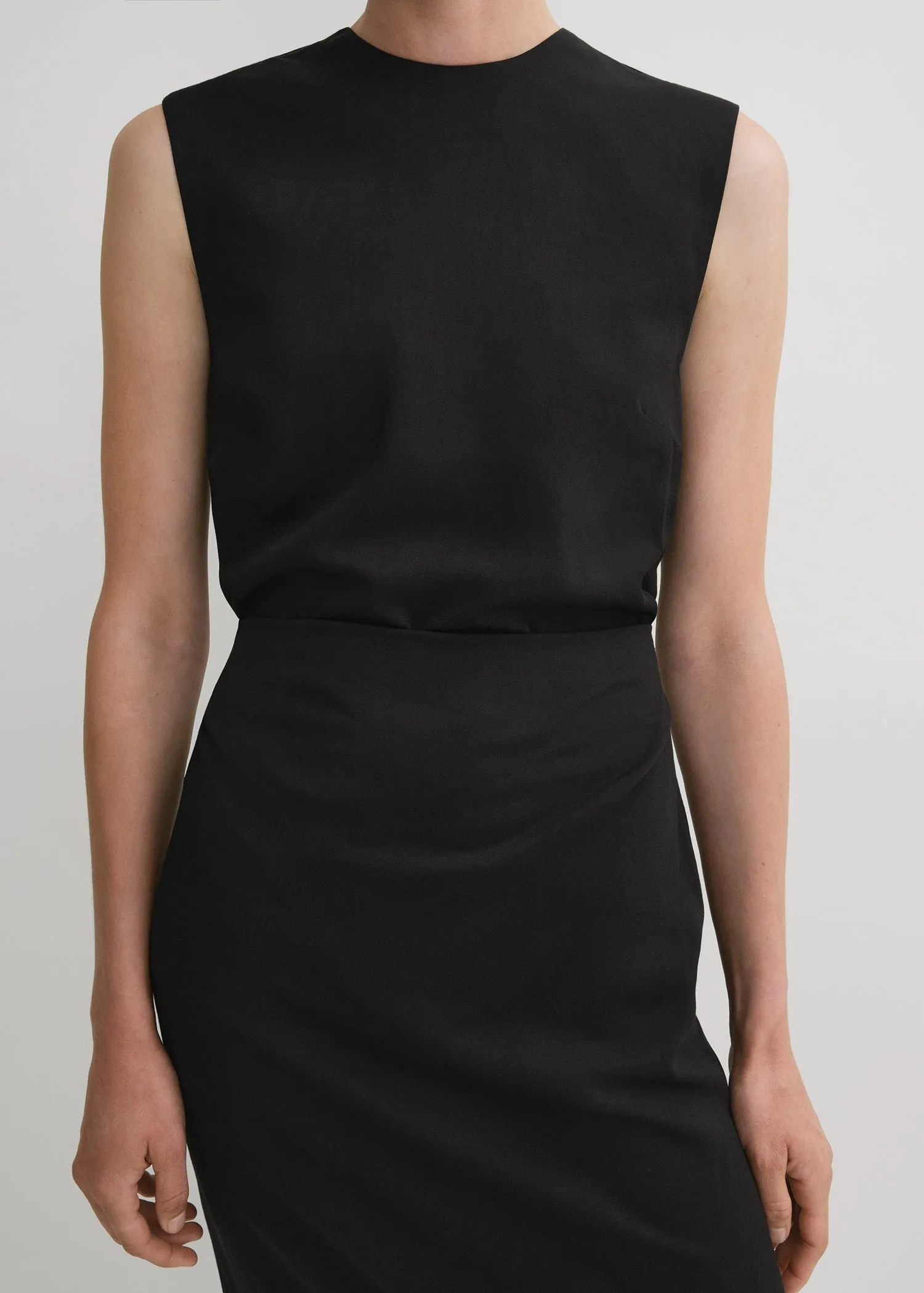 Fluid tie-waist dress black